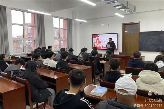 会议室里的人们

AI 生成的内容可能不正确。